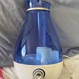 I am selling a humidifier!